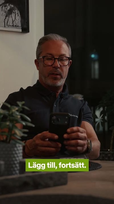 Mats visar EstimatePro i mobilen